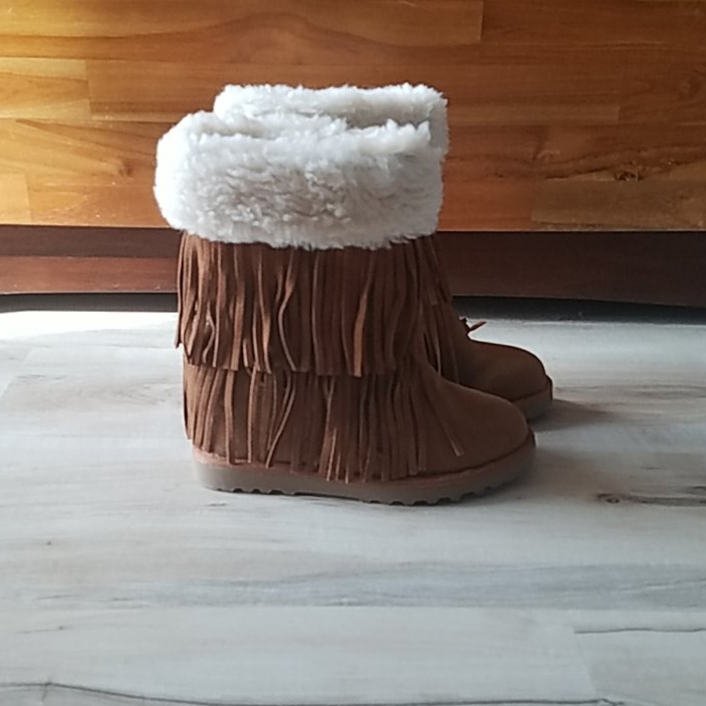 Madden Girl Sleet Fringe Booties moccasin hidden wedge Faux Suede 7  New in box!